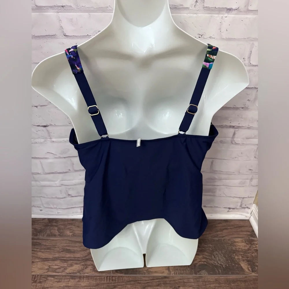 Lands’ End 20W Wrap Square Neck‎ Floral Blue Tankini Swimsuit Top Slimming